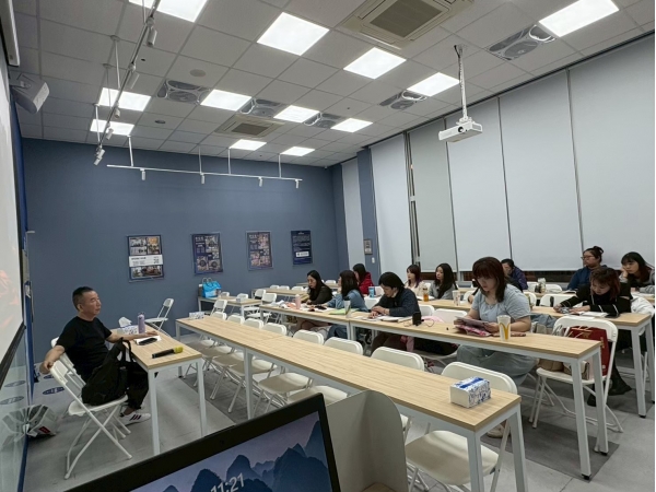 LINE_ALBUM_2025.12_店務會議_261007_12
