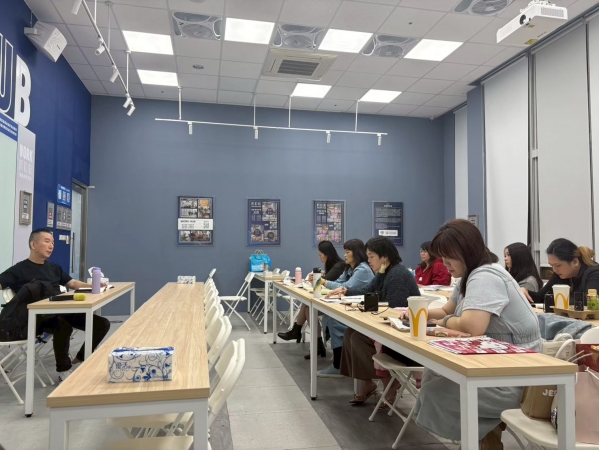 LINE_ALBUM_2025.12_店務會議_261007_9